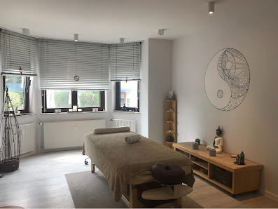 Parastu Shavandi Massage und Wellness