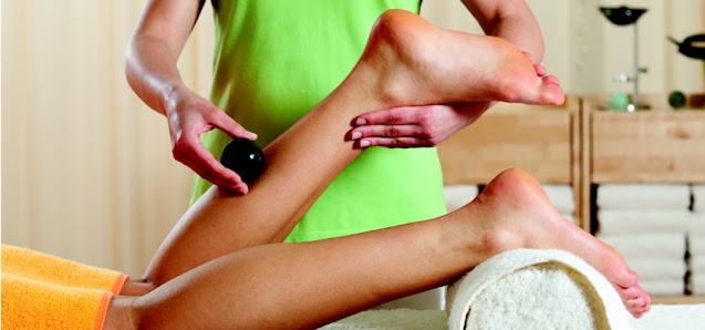 SHIATSUMASSAGEN.com -Roswitha von Zitzewitz, Expertin für SHIATSU und EDELSTEINMASSAGEN