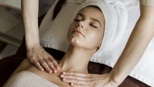 Dzoz Viktoriia Massage Kosmetik Figurformung