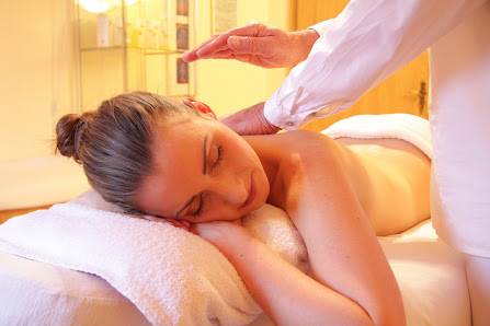 -Wellness-Massage-Harmonie- Massagen & energetische Körperarbeit