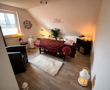 Marion Rüsch Massage Shiatsu Energiebehandlung Thetahealing/Theki Aromaberatung